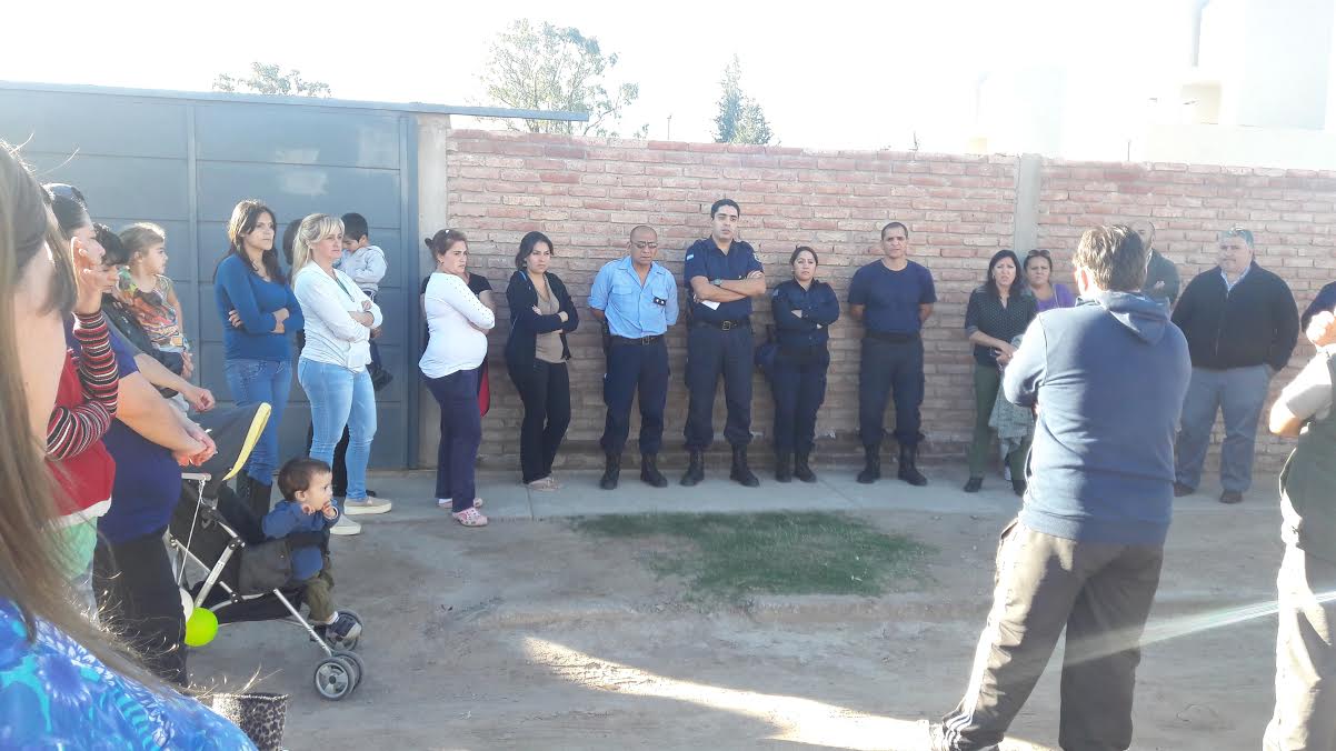 Reunión con vecinos del barrio 80 Viviendas