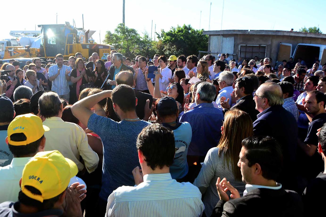 El gobernador puso en marcha la pavimentación de 350 cuadras en el Barrio Eva Perón