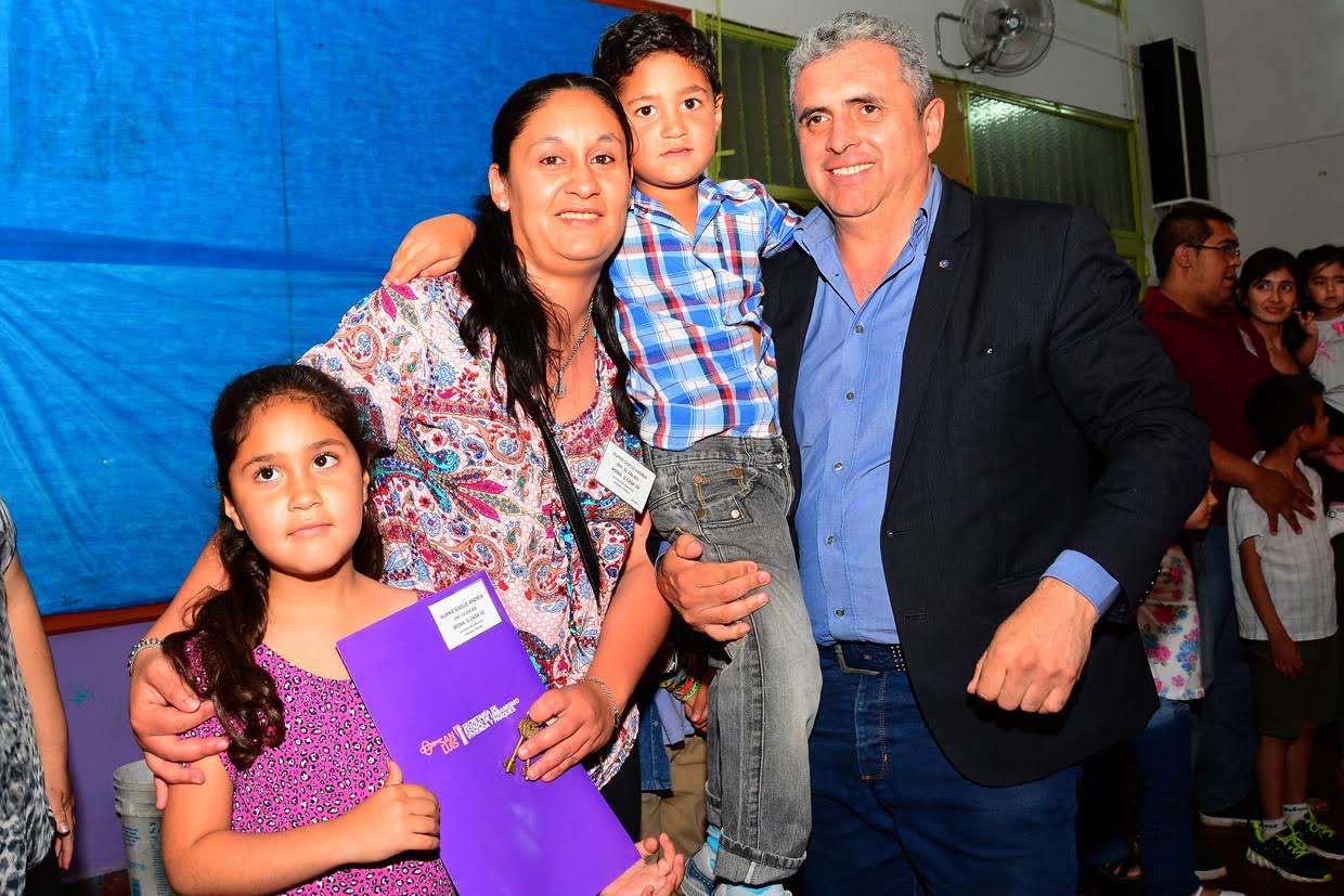 El Gobierno entregó viviendas a 120 familias de Tilisarao y Concarán