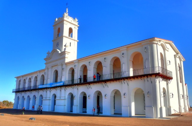 Encuentros culturales en la réplica del Cabildo