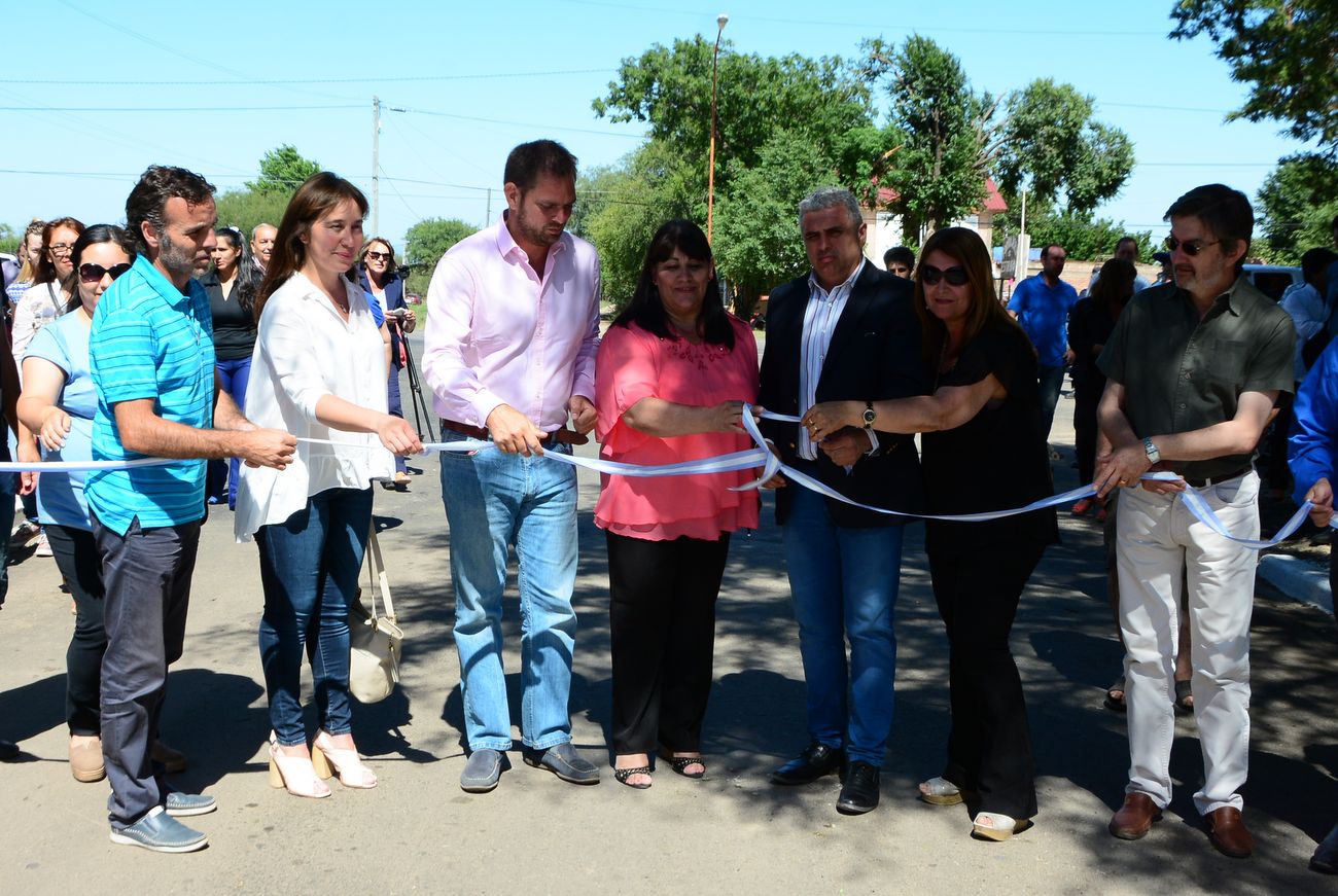 Más localidades puntanas suman pavimento e iluminación