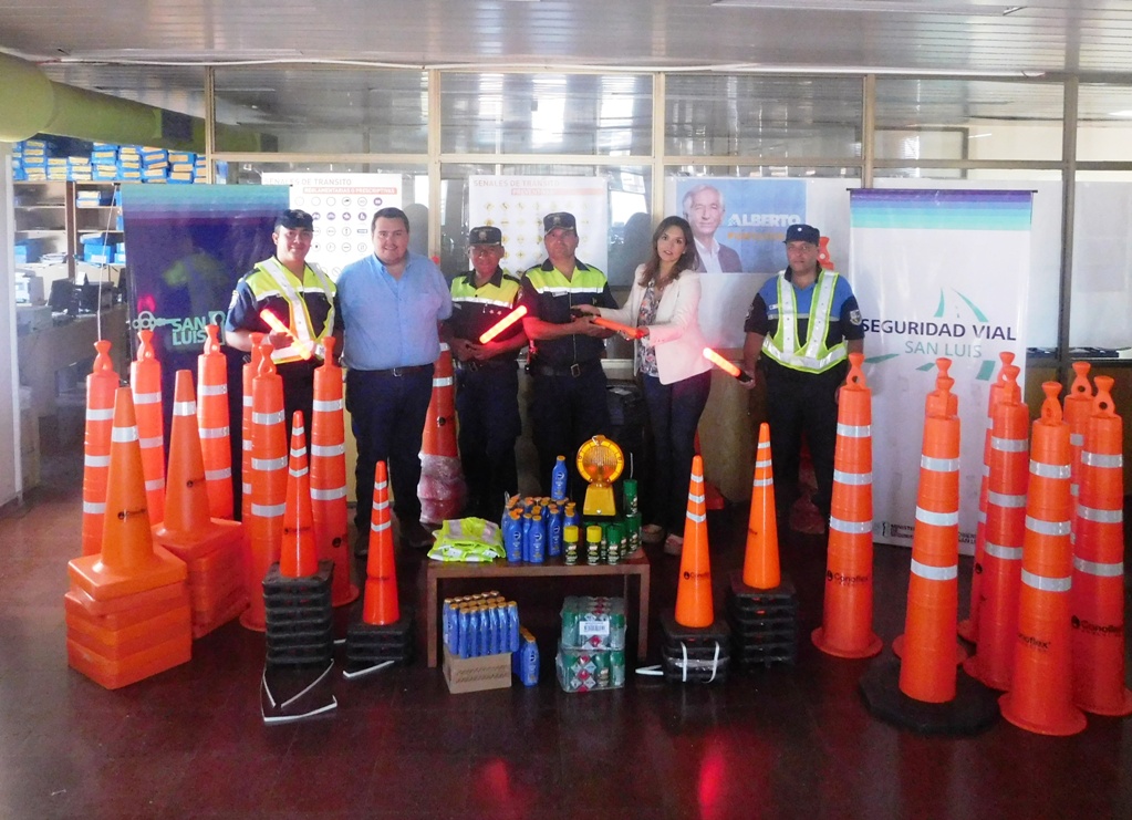 Continúa el plan de equipamiento a personal de Policía Caminera