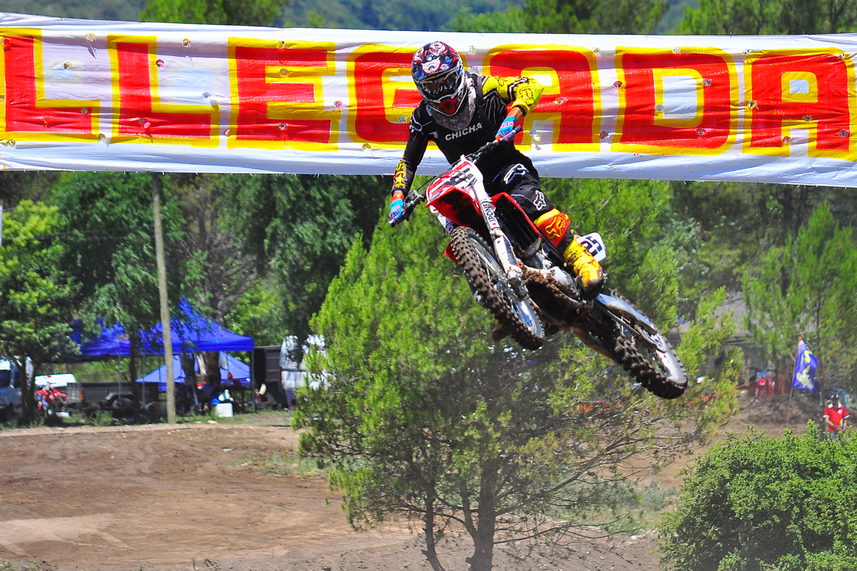 Jorge Lacerda se consagró bicampeón de motocross en Córdoba