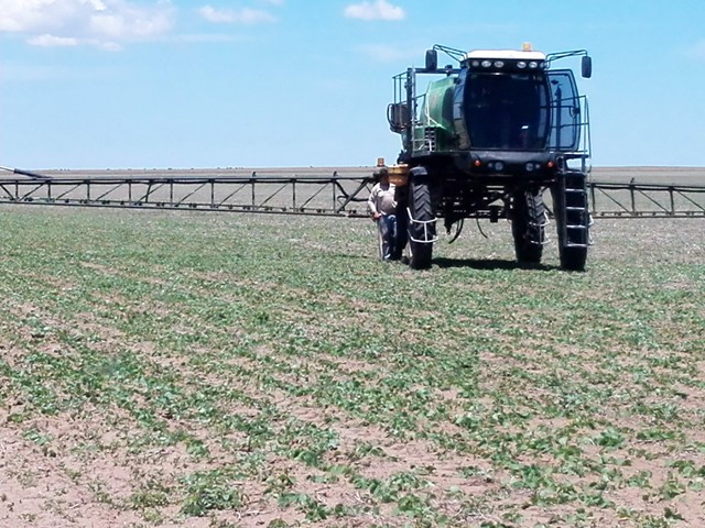 Controlan las máquinas aplicadoras de agroquímicos para asegurar la salud de la población