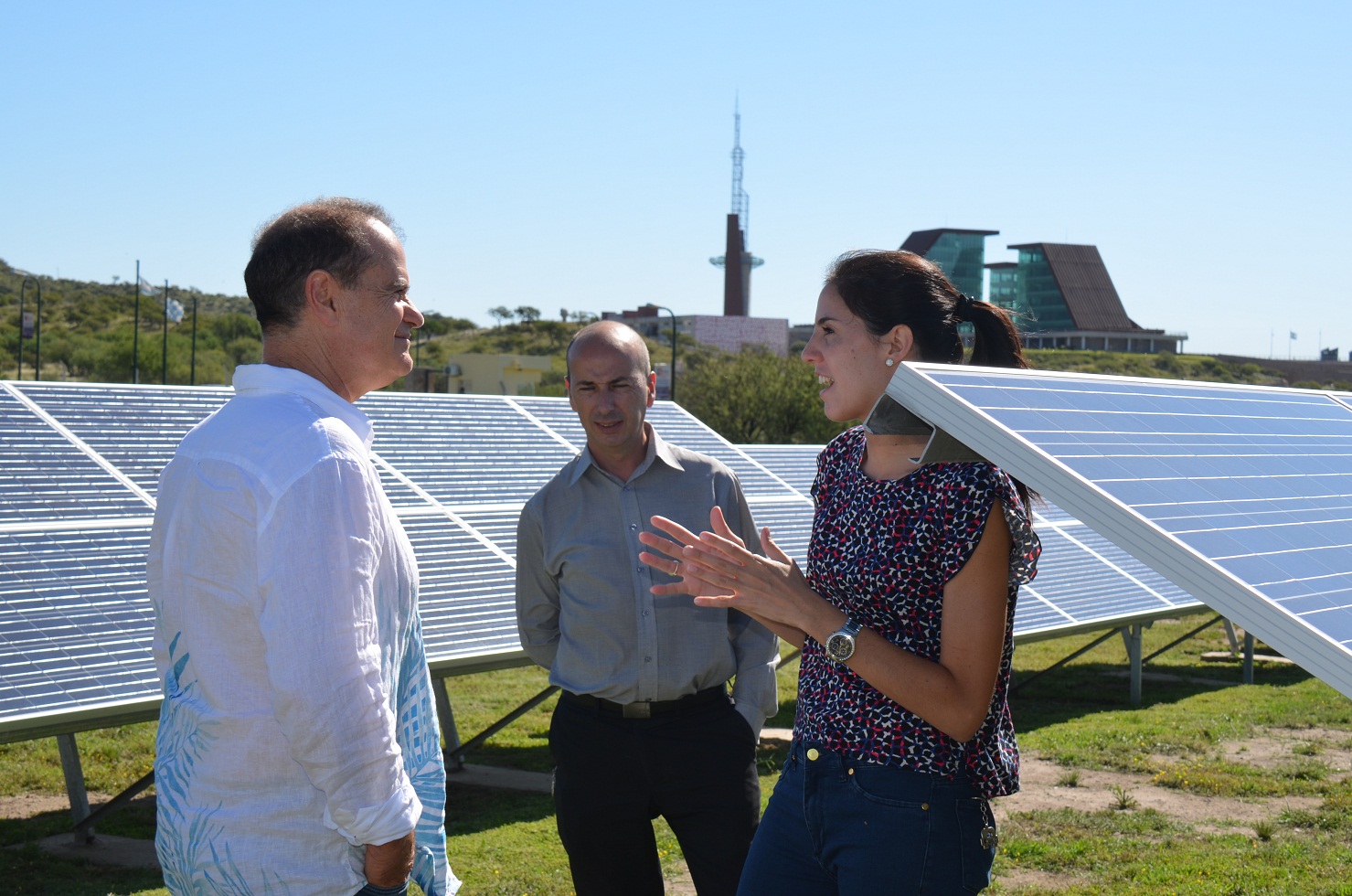 Un especialista australiano visitó el Parque Solar Fotovoltaico