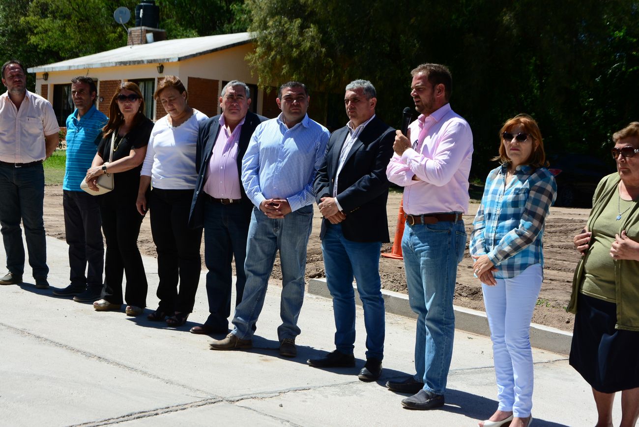 Villa Larca sumó cuadras de pavimento e iluminación