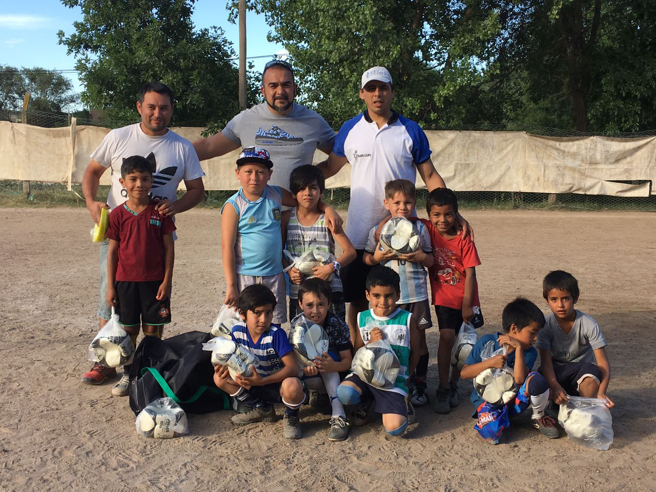 San José y Lafinur recibieron materiales deportivos