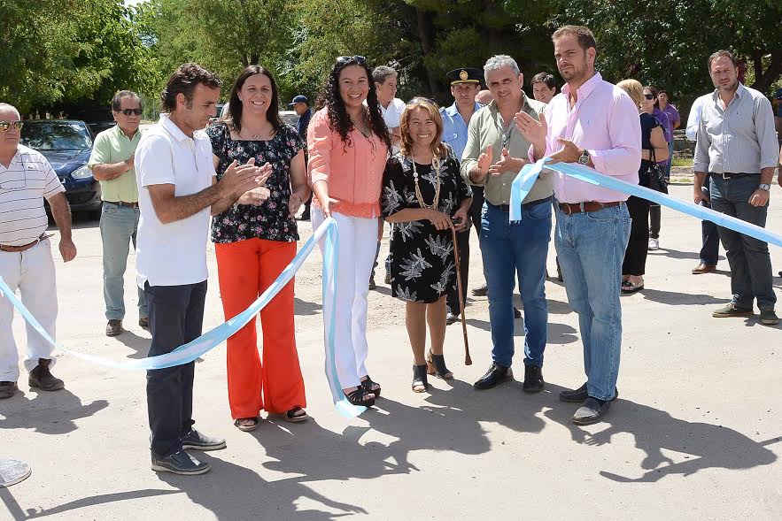 Inauguraron más pavimento e iluminación en Nogolí