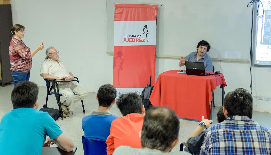 El gran maestro García Palermo compartió su experiencia ajedrecística en la ULP