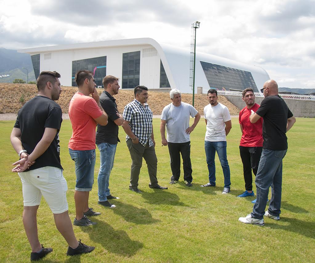 El cuerpo técnico de Estudiantes recorrió el Campus Abierto ULP a un día de comenzar la pretemporada