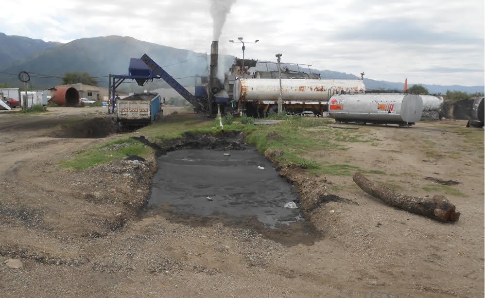 Por daños ambientales, ordenaron el cese de actividades y el traslado de una planta de asfalto