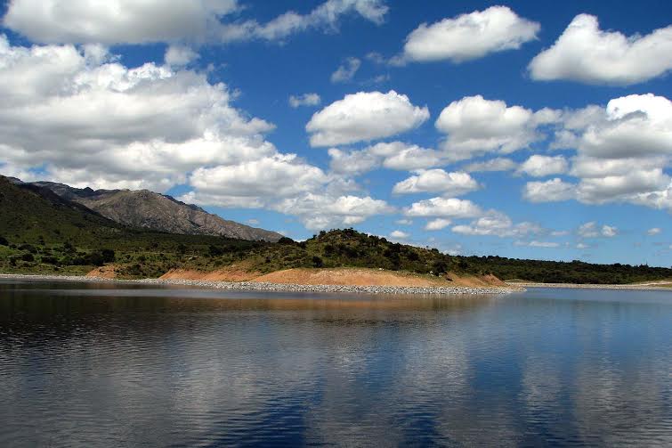 Sábado caluroso y despejado