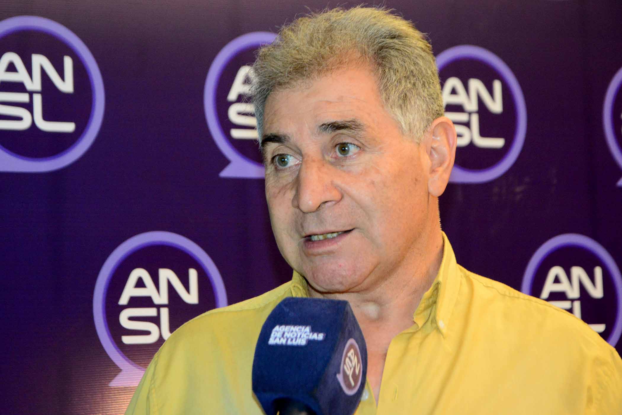 Gabino Alaniz canta en el Ciclo Cultural