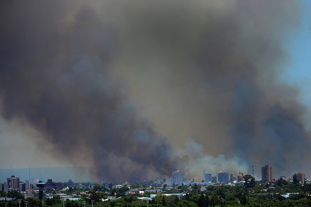 Combaten incendios en la ciudad de San Luis