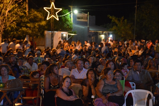 Una multitud acompañó los festejos en Nogolí