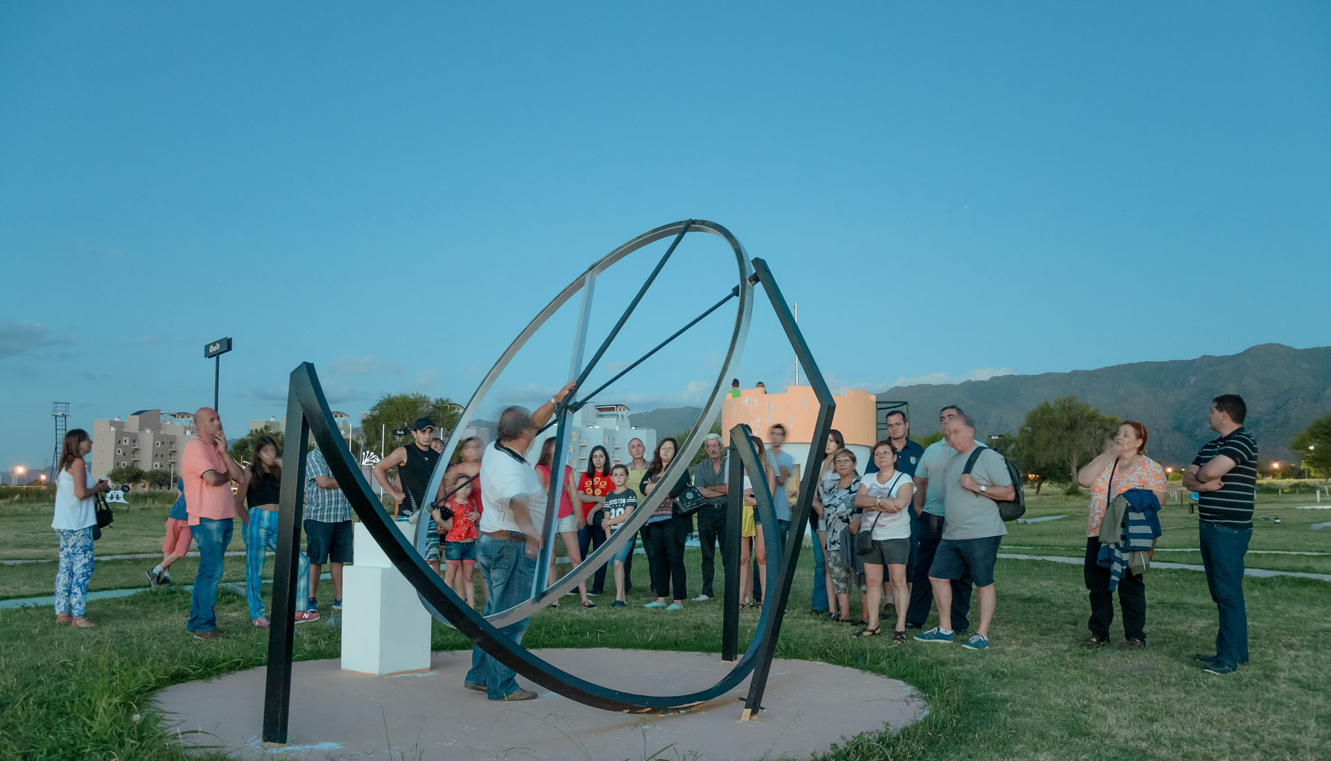 Turistas de distintos puntos del país disfrutaron de una noche astronómica en la ULP