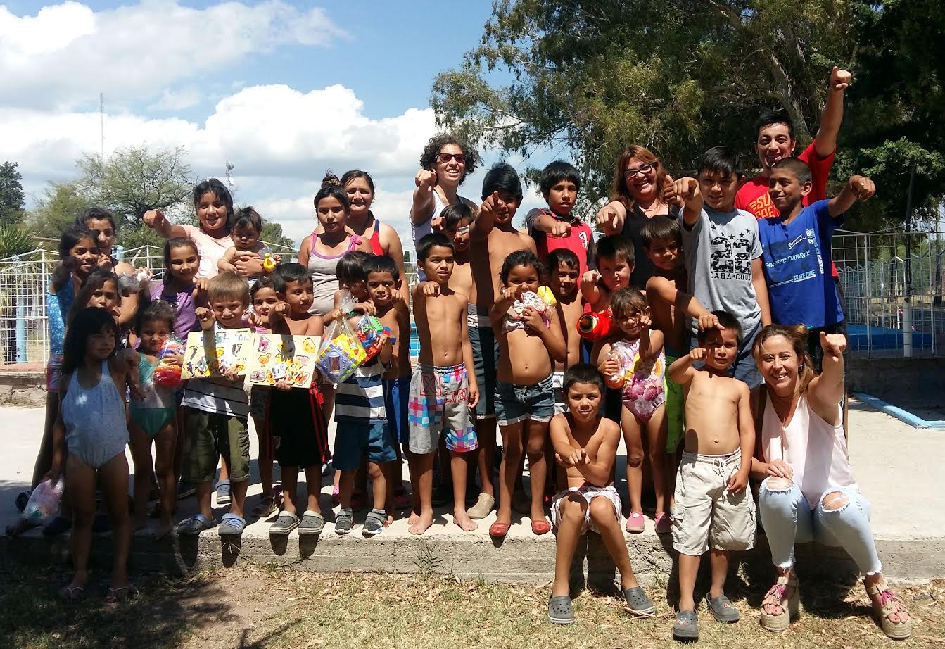 Entregaron juguetes a los niños de la colonia de verano “Aprender jugando”