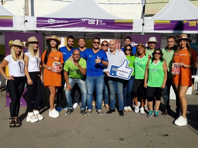 El ministro de Turismo, Héctor Mazzina, recorrió ayer el primer día de la Feria Dakar en la Villa de Merlo.