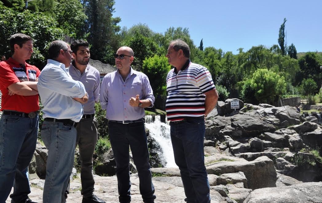 El ministro Mazzina visitó la localidad de El Volcán