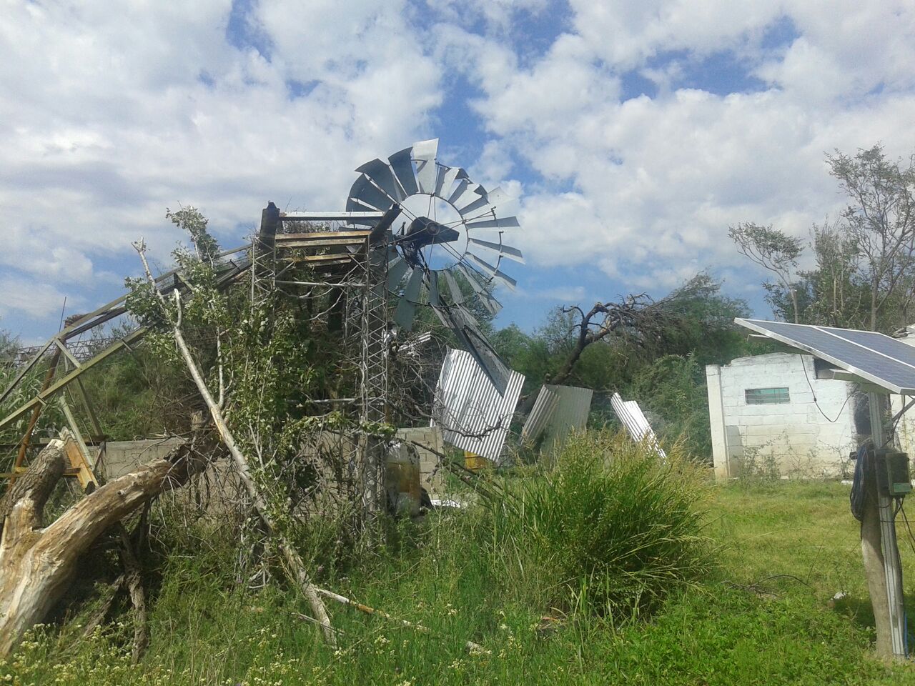 El tornado del lunes dejó algunos daños materiales