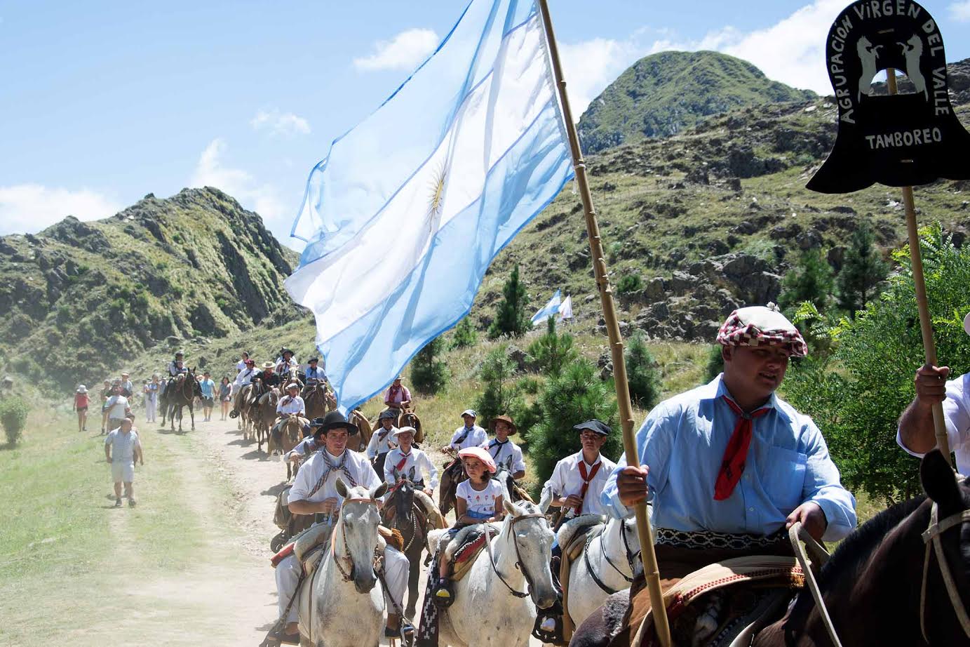 Agrupaciones gauchas desfilaron por La Carolina