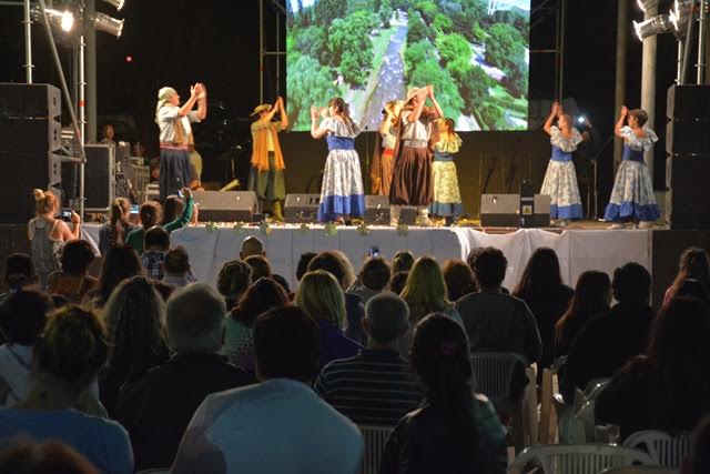 Cerca de 3 mil personas en la primera noche del Festival Provincial del Pescador