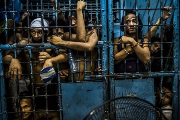 19- Imagen ganadora del primer premio en Historias en la categoría de “Temas de actualidad”, captada por el fotógrafo Daniel Berehulak, de The New York Times. La foto, titulada "They Are Slaughtering Us Like Animals", muestra a un grupo de presidiarios en una comisaría de policía en Manila, Filipinas.
