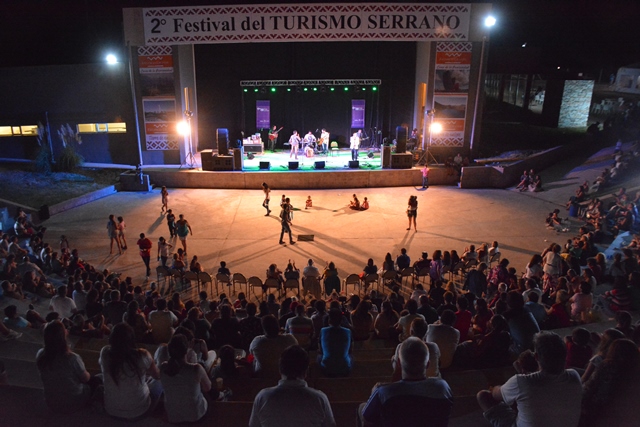 Este viernes el folclore pasó por Estancia Grande