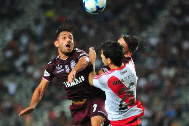 En el segundo tiempo, Lanús marcó la diferencia. El "Laucha" Lautaro Acosta le marcó el camino con su gol.