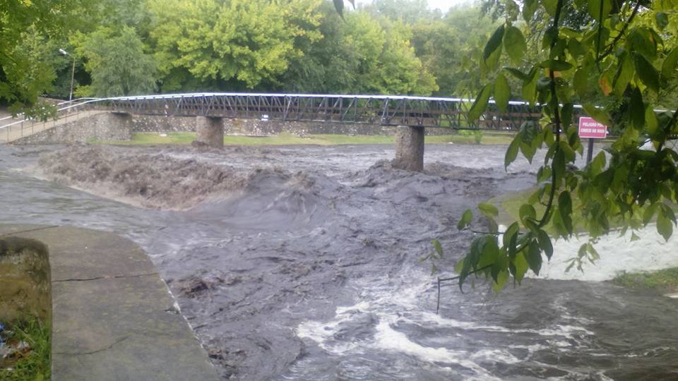 La lluvia causó crecidas en el circuito serrano chico