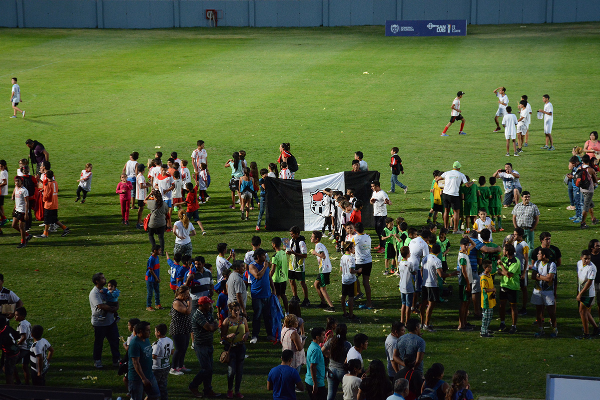 El fútbol infantil coronó a sus campeones en una maratónica jornada