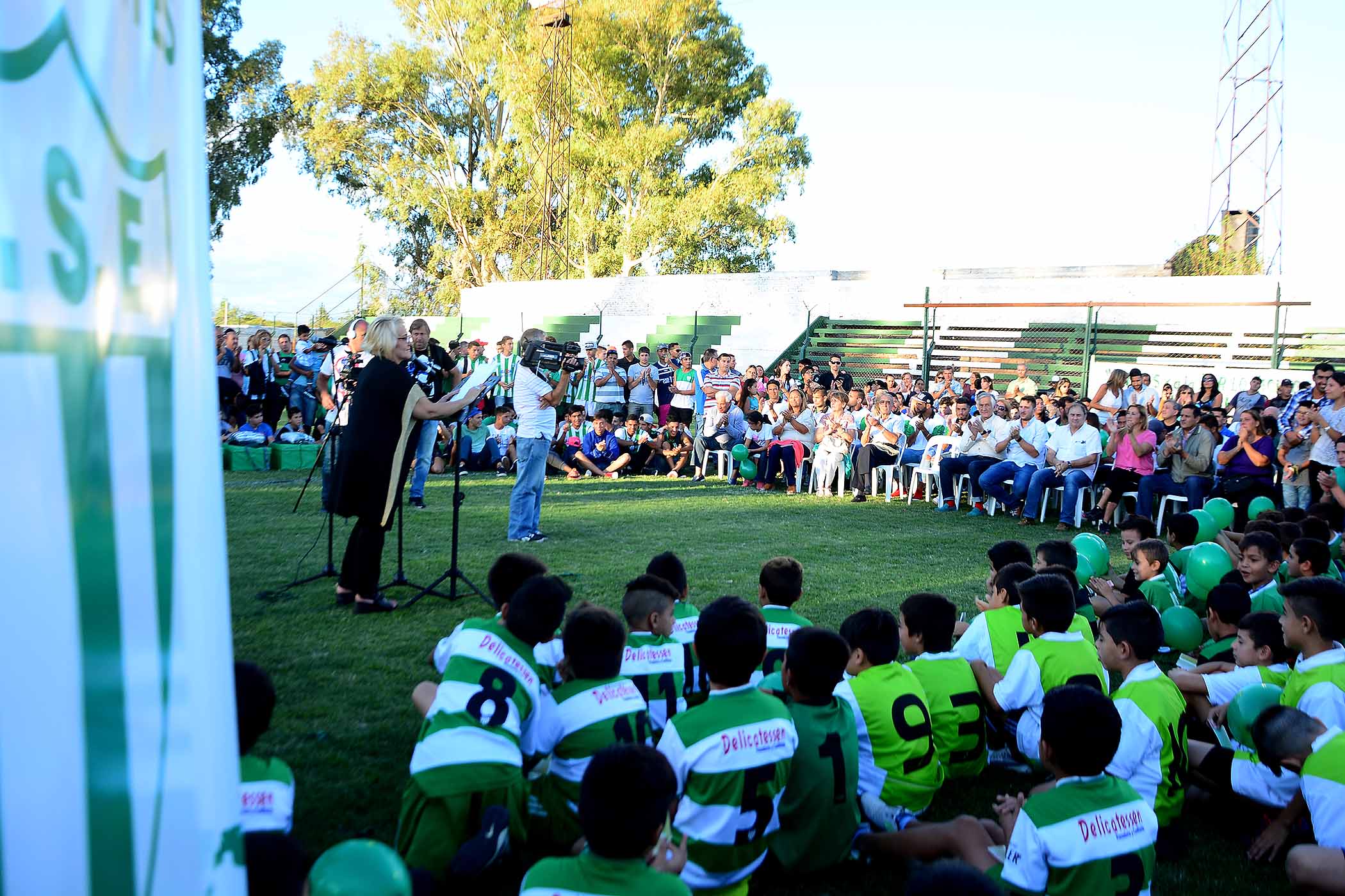 Estudiantes presentó la nueva indumentaria para el Nacional “B” e inferiores