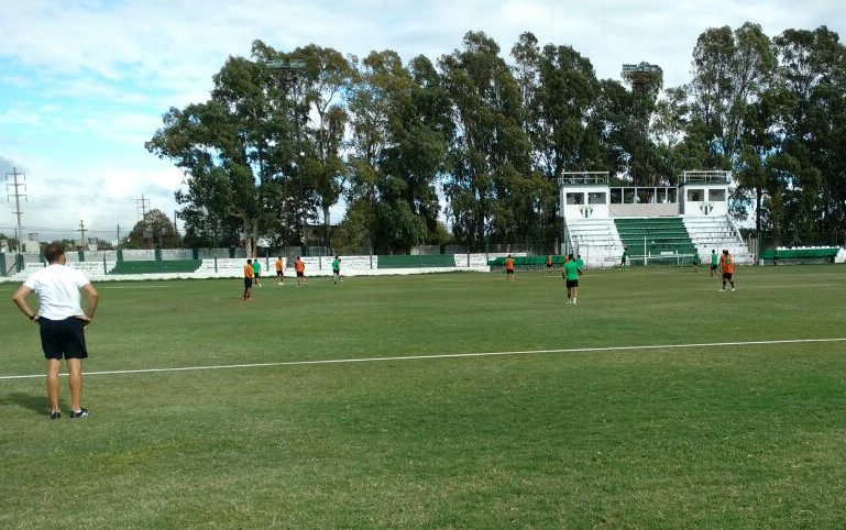 Sportivo Estudiantes entrena con la mente puesta en Nueva Chicago