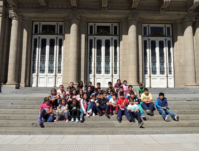 Alumnos de La Ribera visitaron el Teatro Colón