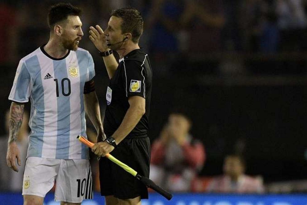 Lionel Messi fue suspendido cuatro partidos por la FIFA y no podrá jugar hasta la última fecha de las eliminatorias