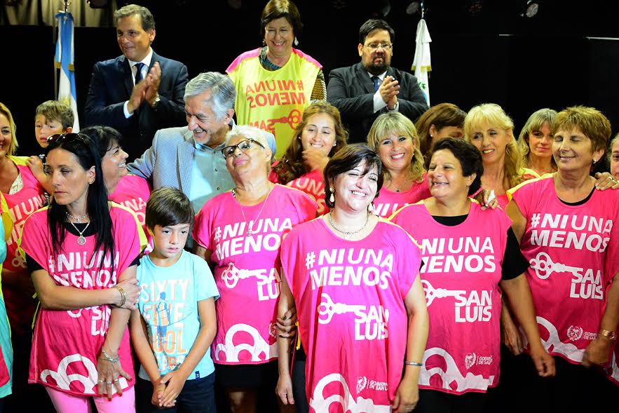 Alberto encabezó el acto en conmemoración a la lucha de la mujer en pie de igualdad