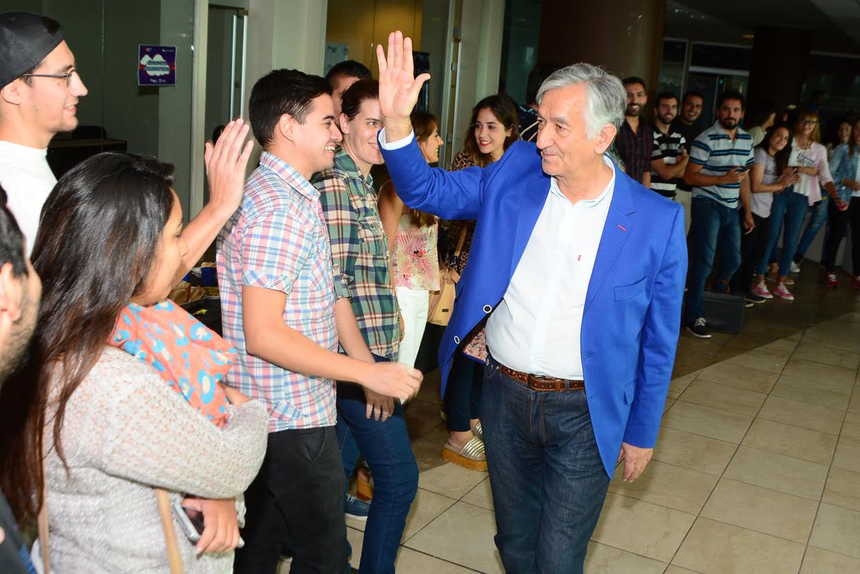 El gobernador compartió un after office con los Jóvenes Puntanos