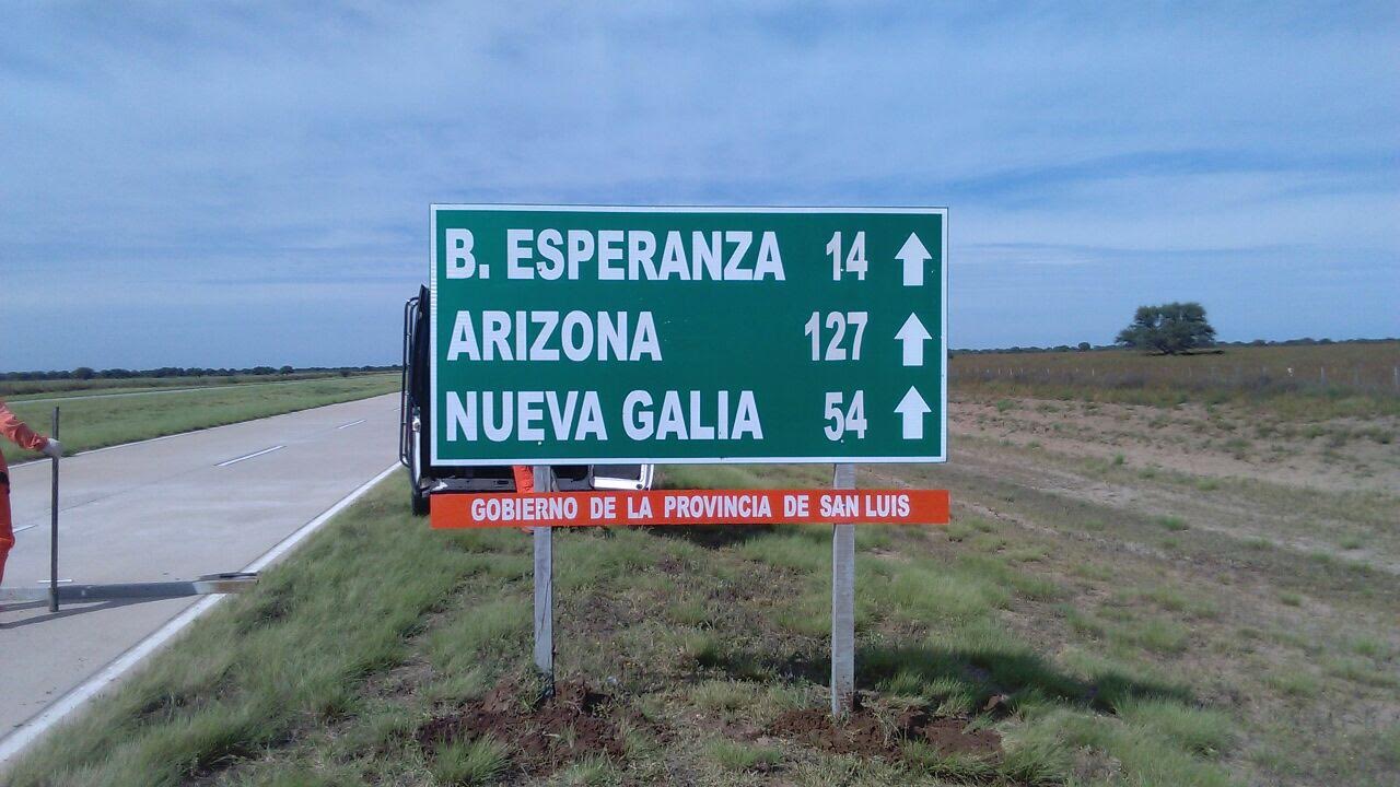 Para mejorar la seguridad vial, 2.500 carteles ya fueron colocados sobre las rutas y autopistas provinciales