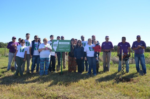 Los integrantes de la ONG plantaron acacias visco y se comprometieron con el cuidado de la Cuenca.