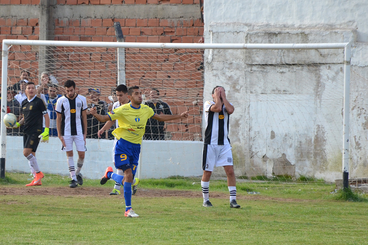 Sarmiento de Tilisarao cayó por goleada en su cancha y quedó afuera