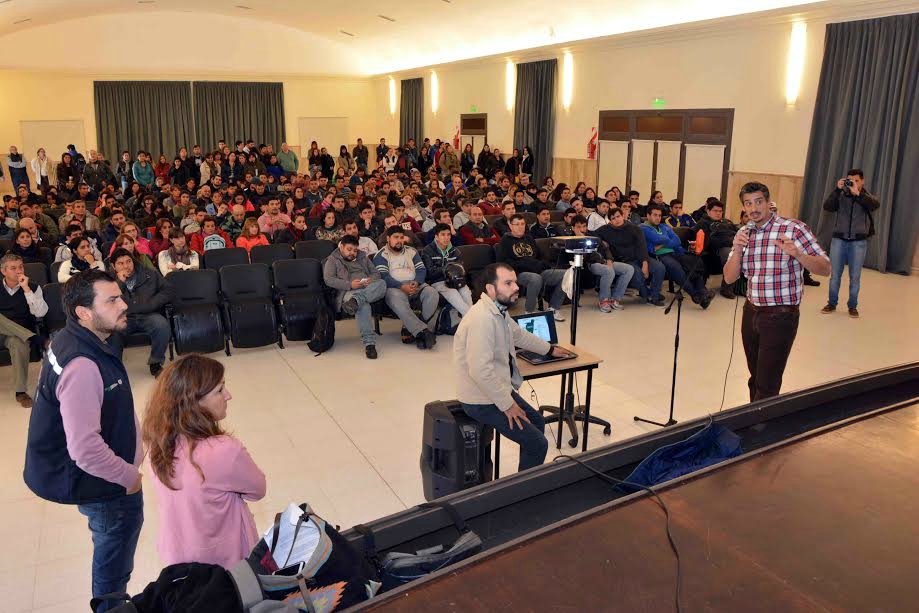 Más de 600 alumnos de la UPrO se interiorizaron sobre la recuperación de la Cuenca del Morro