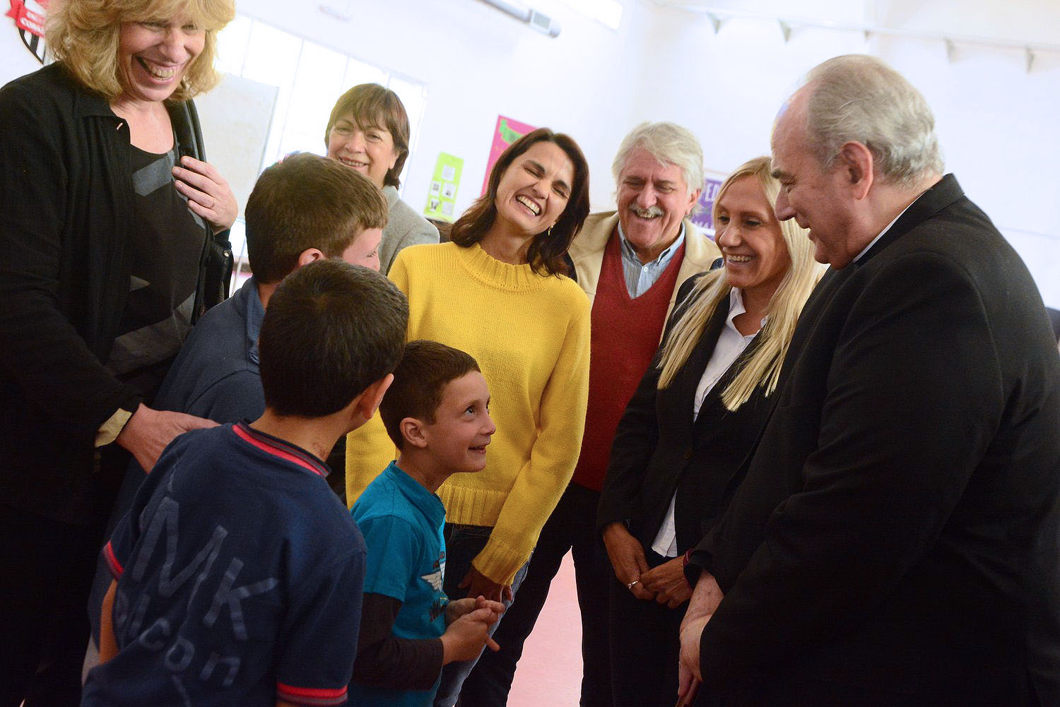 Sánchez Sorondo visitó la escuela generativa de Victoria y saludó a los chicos sirios