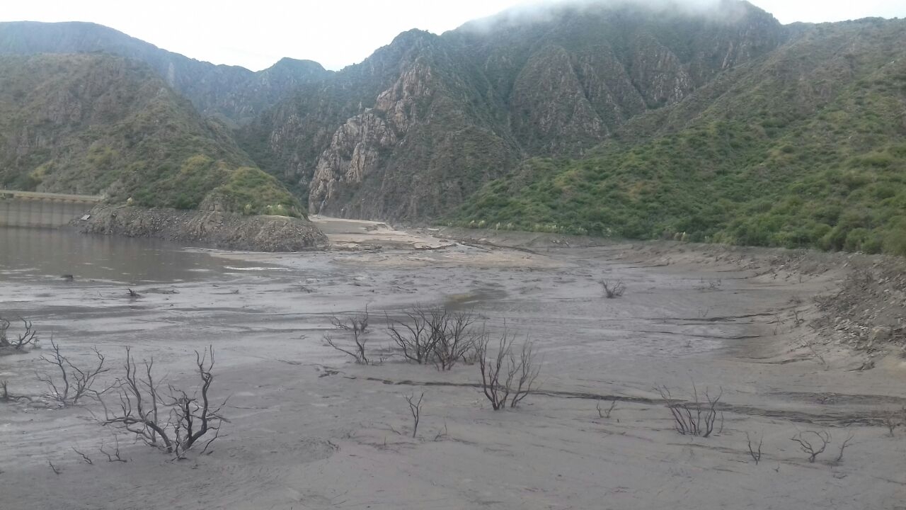 Maniobras en el dique y tareas de abastecimiento en Luján