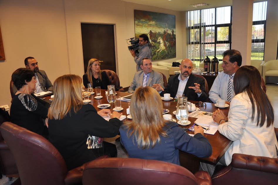 Mazzina se reunió con senadores provinciales