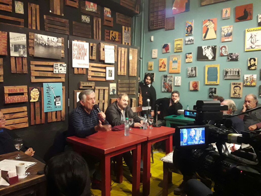 Alberto brindó una charla en el emblemático Café de los Patriotas