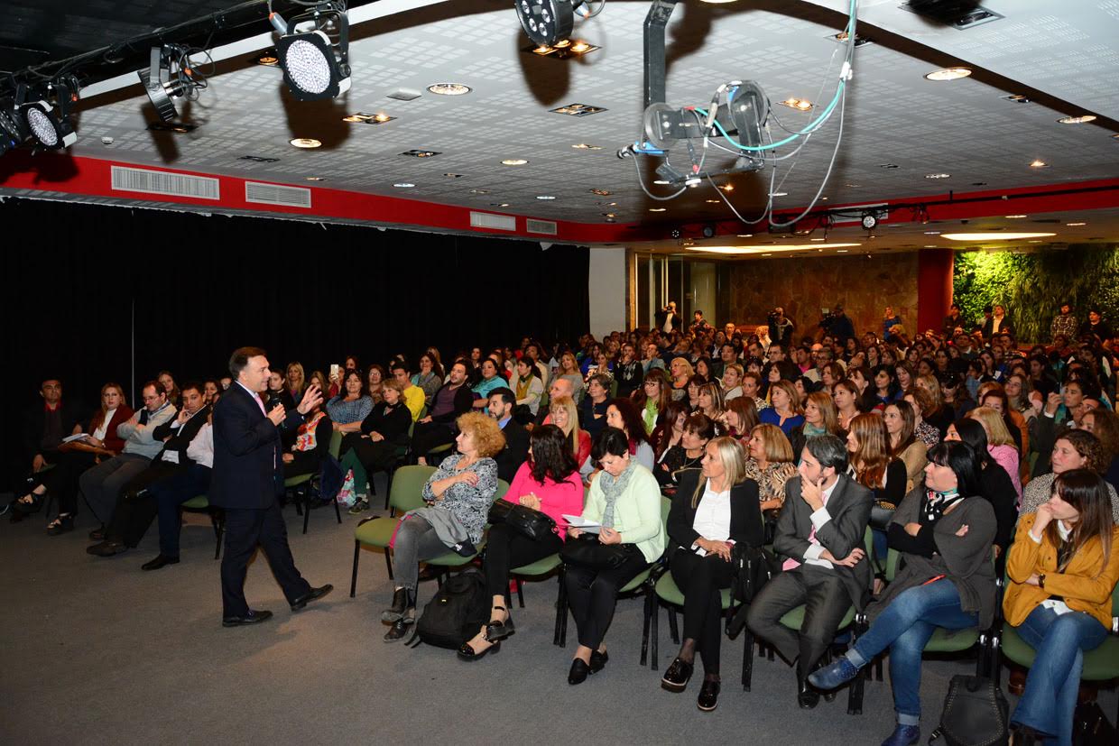 El Gobierno trabaja en más de 170 proyectos presentados por escuelas públicas y privadas