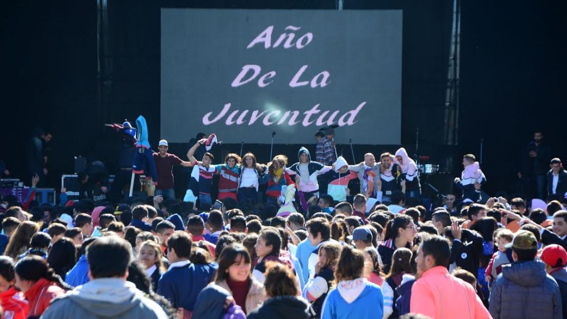 La Secretaría de la Juventud compartió el desfile con las promociones