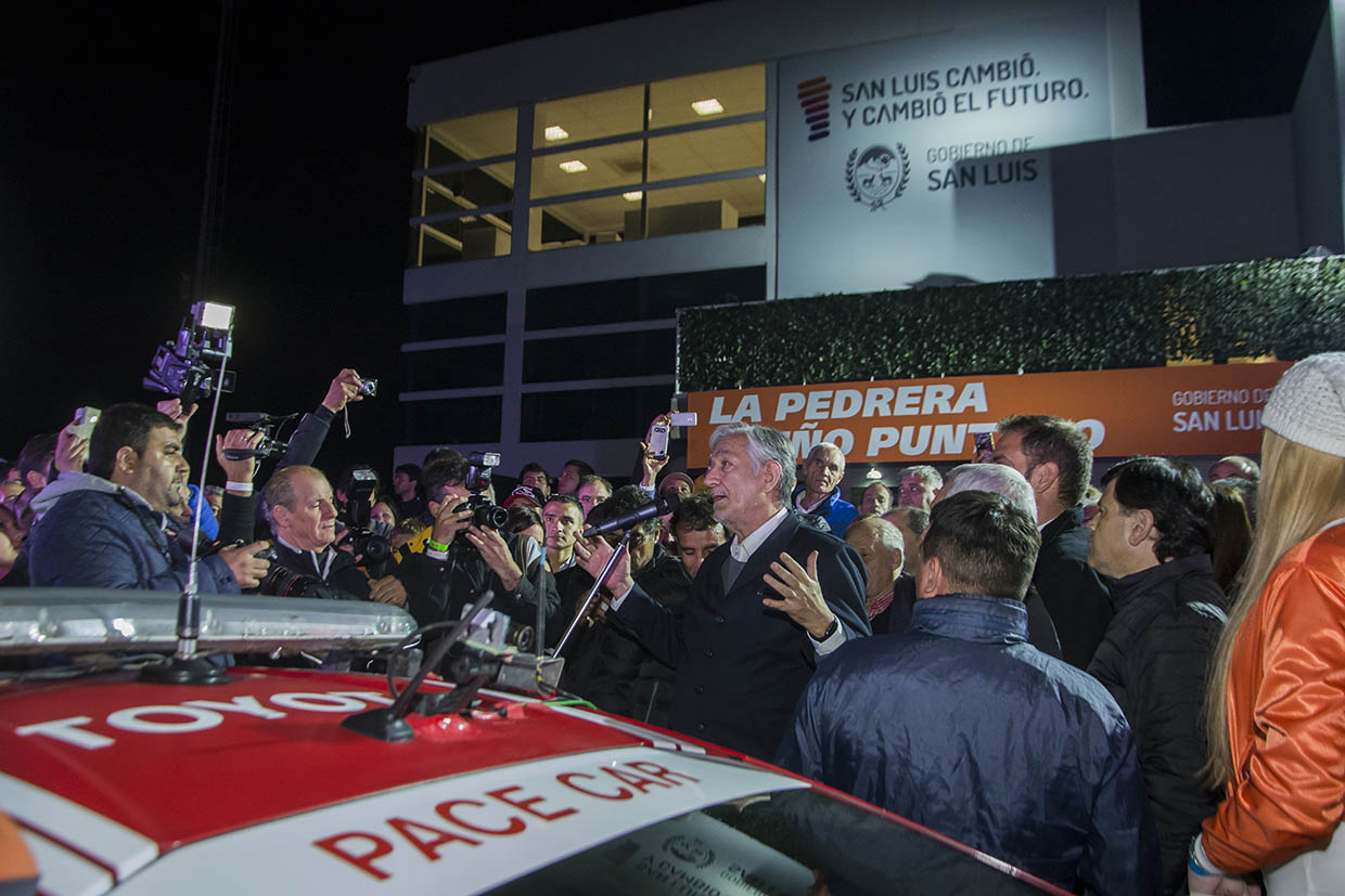 Alberto inauguró la iluminación del circuito de “La Pedrera”