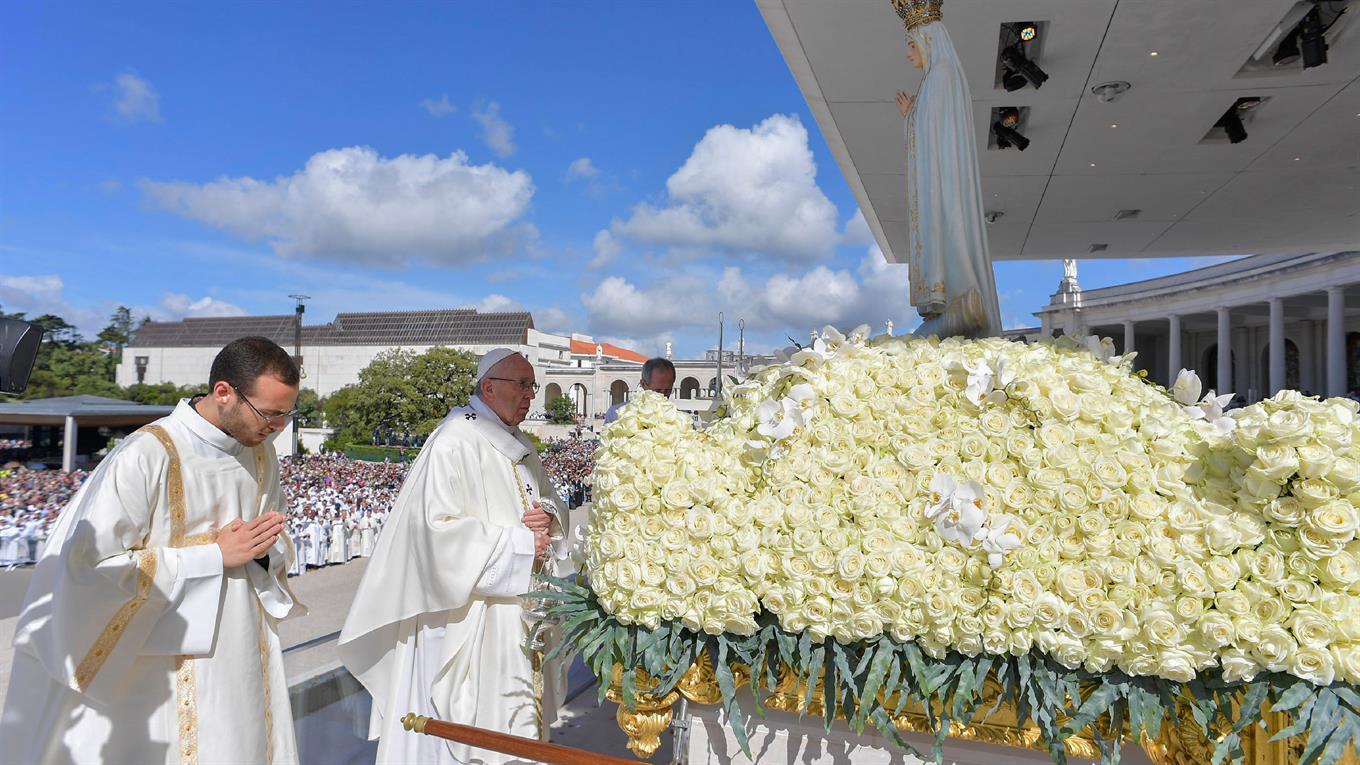 El Papa proclamó santos a Jacinta y Francisco, pastorcitos de Fátima