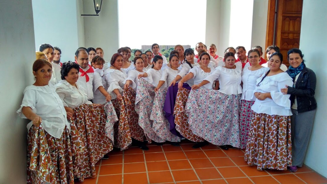 El ballet folklórico de Inclusión Social participó en los festejos que se realizaron en la Réplica del Cabildo